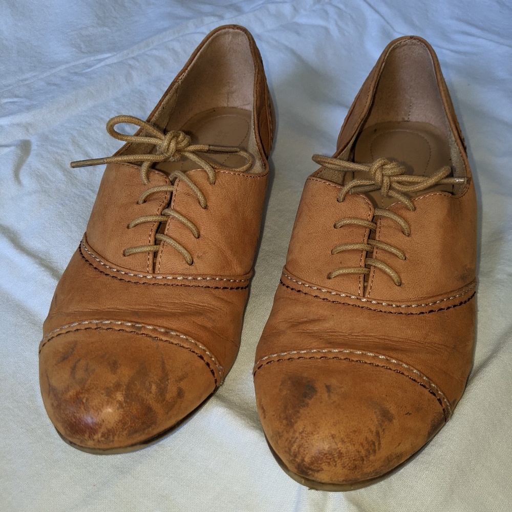 Naturalizer Tan Leather Embroidered Oxford Shoes